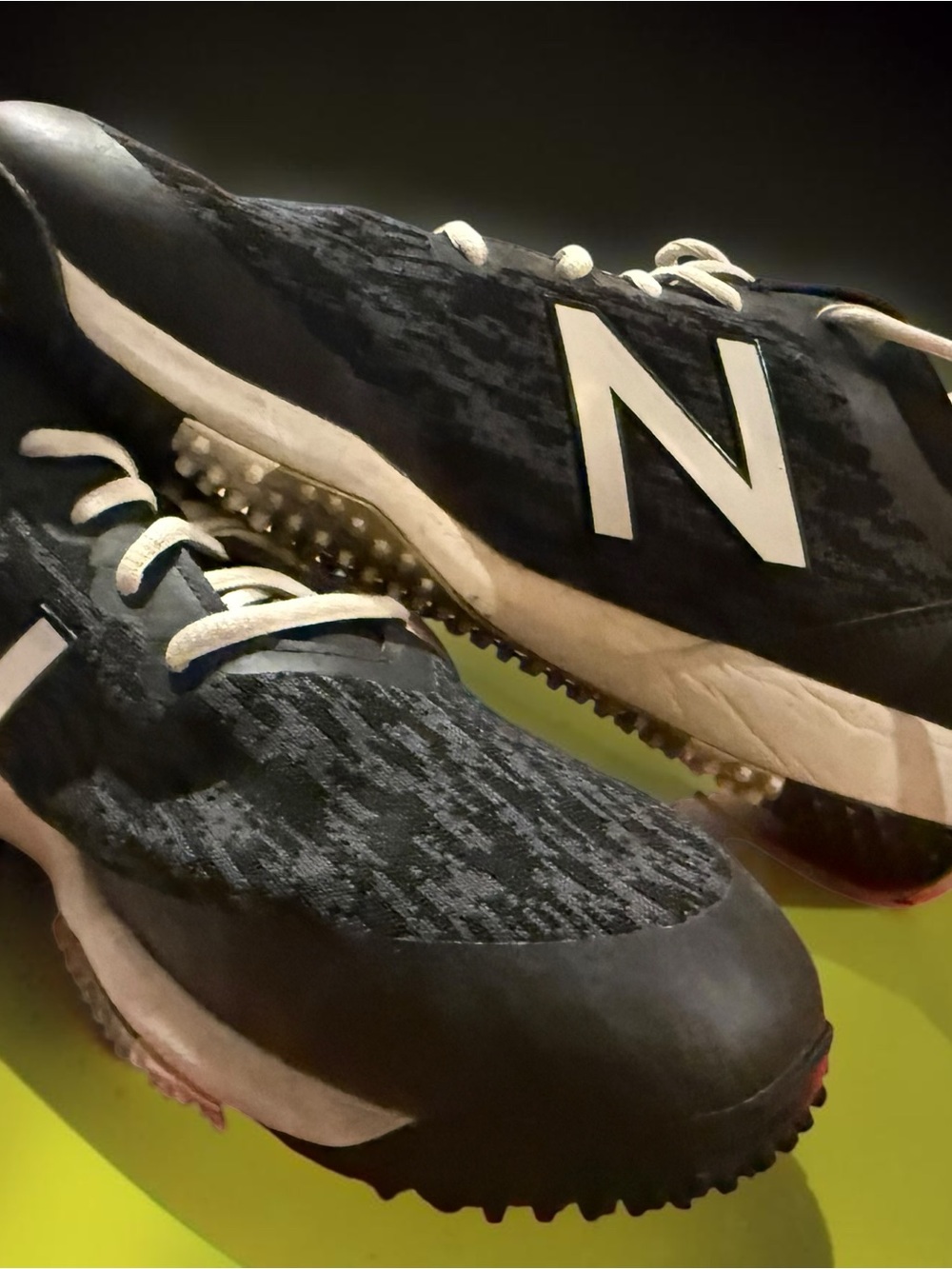 New Balance Men's Black and White Athletic Turf Baseball Shoes